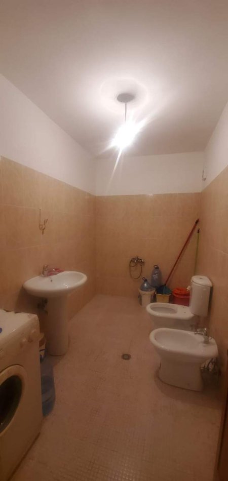 Tirane, shitet apartament 2+1 Kati 1, 82 m²  ne Don Bosko (prane Hotel Ferrarit)