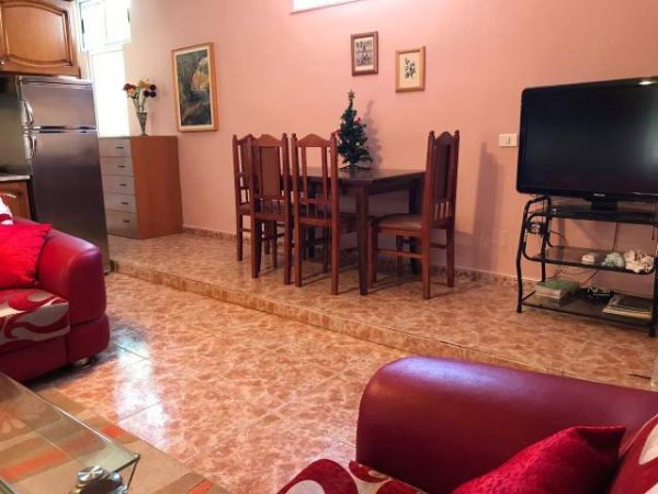 Tirane, jepet me qera shtepi 1+1+BLK Kati 3, 75 m² 38.000 Leke (rruga Myslym Shyri)