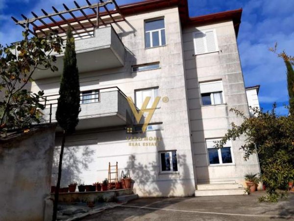 Tirane, shitet Vile 5+1+A+BLK Kati 0, 360 m² 430.000 Euro (FARKE E VOGEL)