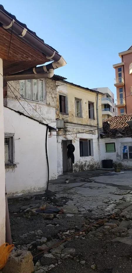 !DHENE!  Durres, shes truall 700 m² 420.000 Euro (Mbrapa pallatit Kultures, Durres)