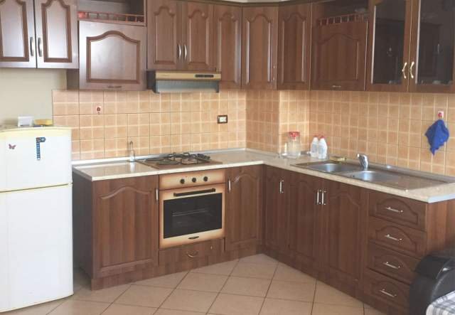 Elbasan, jepet me qera apartament 85 m² 20.000 Leke