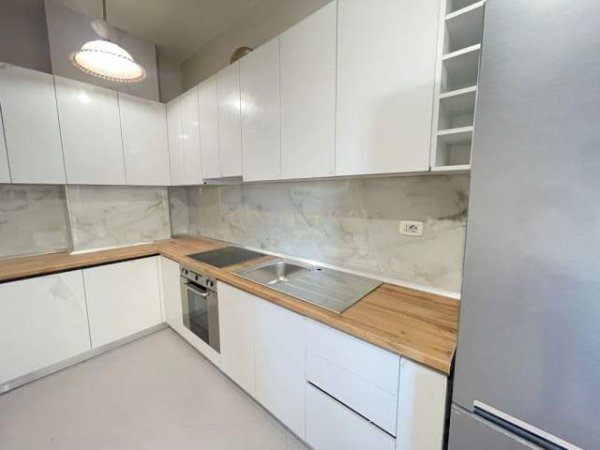 Tirane, jepet me qera apartament 1+1+A+BLK Kati 3, 75 m² 450 Euro (Rruga Kavajes)