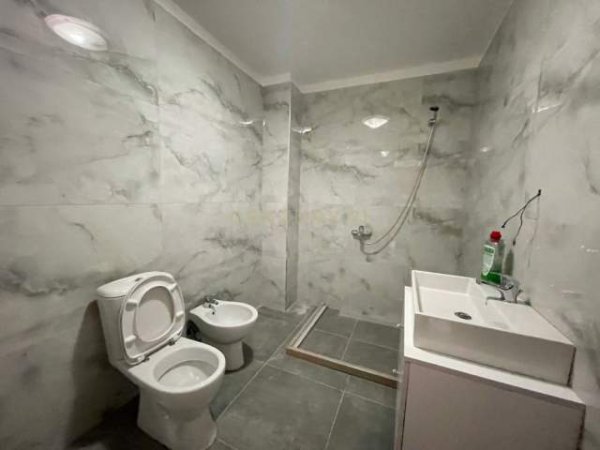 Tirane, jepet me qera apartament 1+1+A+BLK Kati 3, 75 m² 450 Euro (Rruga Kavajes)