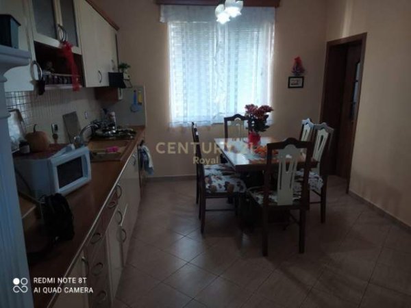 Tirane, shitet apartament 3+1+A+BLK Kati 4, 100 m² 150.000 Euro (Libri Universitar)