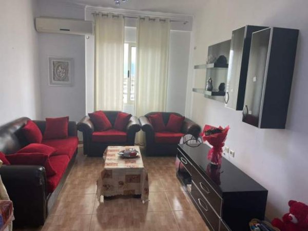 Tirane, jepet me qera apartament 1+1+BLK Kati 7, 70 m² 30.000 Leke (YZBERISHT PERBALLE KMY)