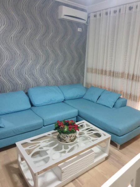 Tirane, jepet me qera 2+1