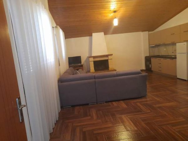Tirane, jepet me qera 2+1