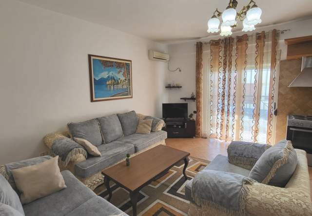 Tirane, jepet me qera apartament 102 m² 500 Euro