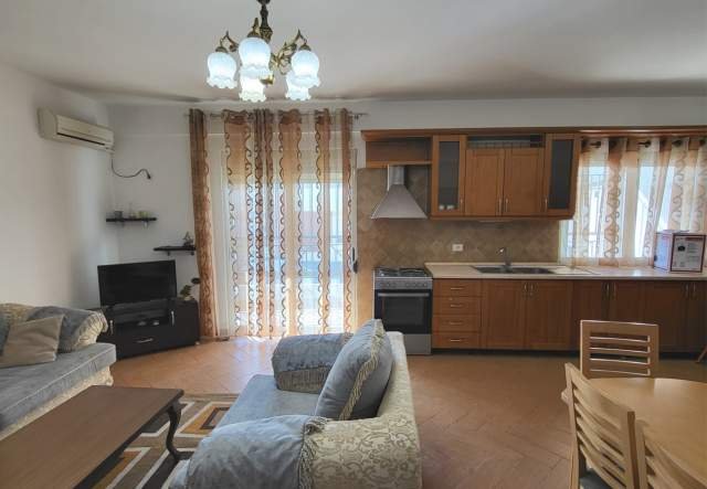 Tirane, jepet me qera apartament 102 m² 500 Euro