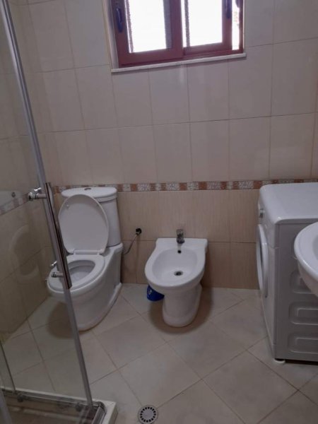 Apartament 2+1 me qira prane Ambasades Amerikane,Rr. "Elbasanit", Tirane.