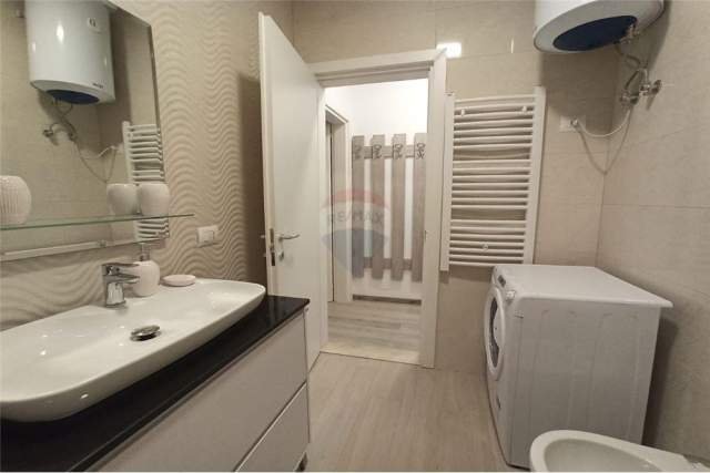 Tirane, jepet me qera apartament 2+1 Kati 5, 100 m² 650 Euro (Frosina Plaku)
