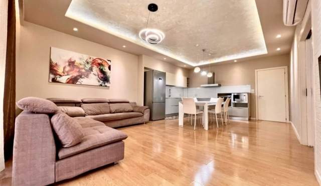 Tirane, jepet me qera apartament 2+1+A+BLK Kati 2, 200 m² 1.000 Euro (Komuna Parisit te Kristal Center)