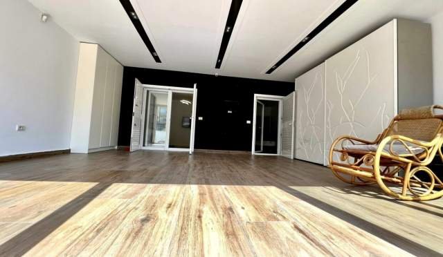 Tirane, jepet me qera apartament 2+1+A+BLK Kati 2, 200 m² 1.000 Euro (Komuna Parisit te Kristal Center)