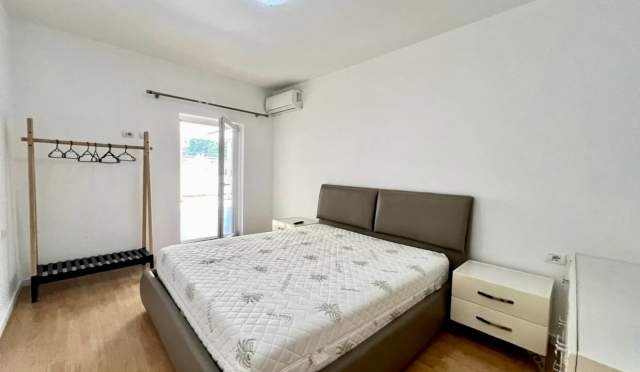 Tirane, jepet me qera apartament 2+1+A+BLK Kati 2, 200 m² 1.000 Euro (Komuna Parisit te Kristal Center)