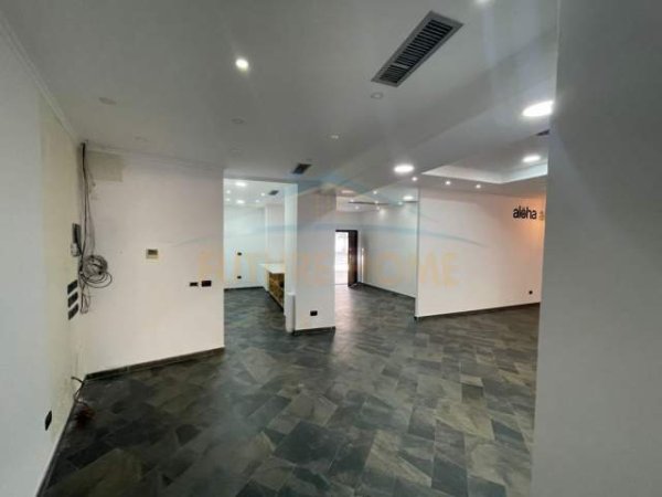 Durres, jepet me qera ambjent biznesi Kati 0, 130 m² 1.000  (Muzeu Arkeologjik, Durres)