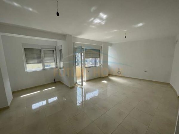 Korce, shitet apartament 2+1+BLK Kati 6, 108 m² 58.000 Euro (Lagjia 18, Korçë)