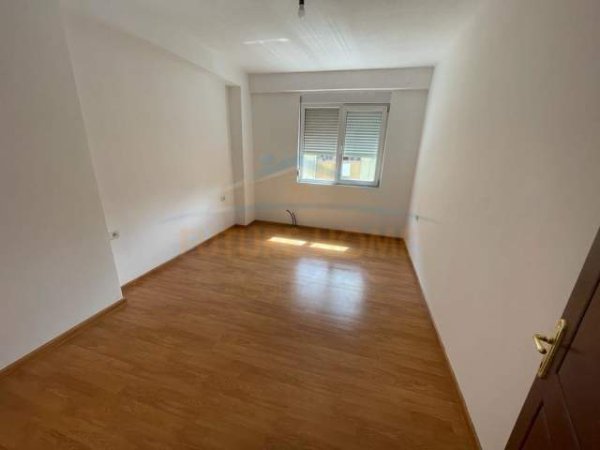 Korce, shitet apartament 2+1+BLK Kati 6, 108 m² 58.000 Euro (Lagjia 18, Korçë)