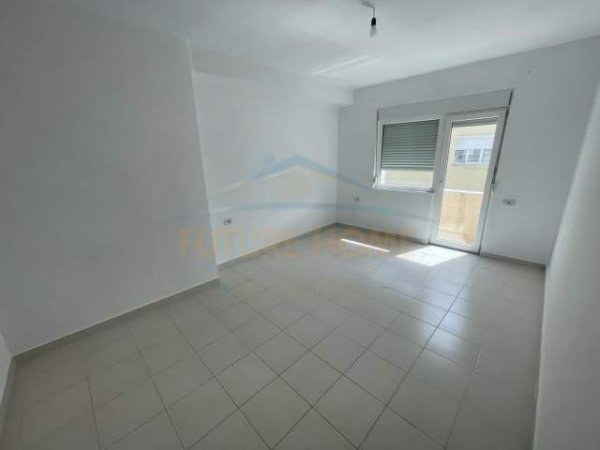 Korce, shitet apartament 2+1+BLK Kati 6, 108 m² 58.000 Euro (Lagjia 18, Korçë)
