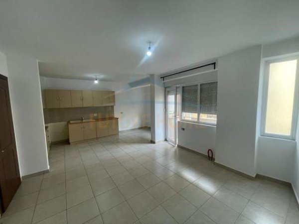 Korce, shitet apartament 2+1+BLK Kati 3, 125 m² 67.500 Euro (Lagjia 18, Korçë)