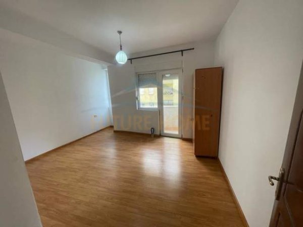 Korce, shitet apartament 2+1+BLK Kati 3, 125 m² 67.500 Euro (Lagjia 18, Korçë)