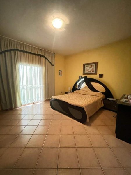 Tirane, jepet me qera apartament 3+1 Kati 2, 173 m² 400 Euro (Rruga e Kokonozeve)