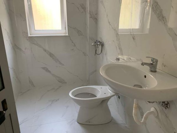 Tirane, shitet apartament 2+1 Kati 1, 75 m² 110.000 Euro (perball me harry fultz)