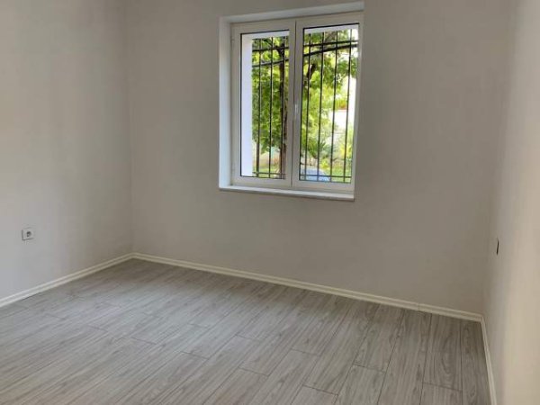 Tirane, shitet apartament 2+1 Kati 1, 75 m² 110.000 Euro (perball me harry fultz)