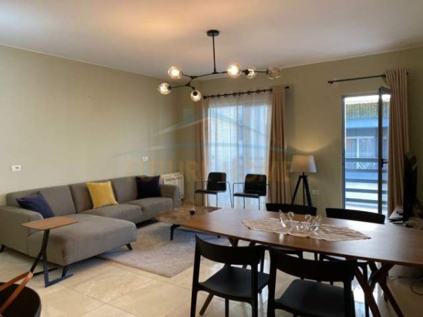 Tirane, jepet me qera apartament Kati 2, 93 m² 700 Euro (Komuna e Parisit)