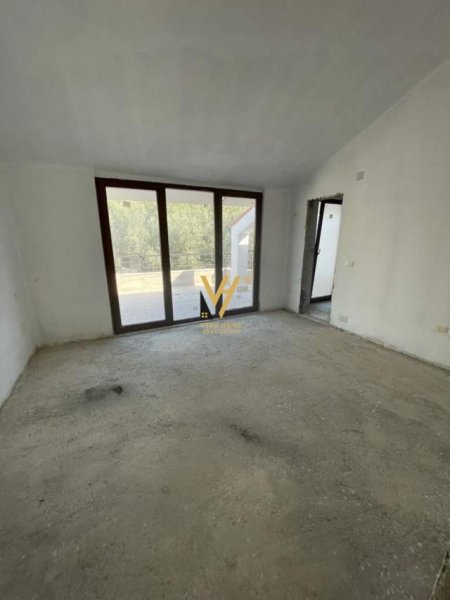 Tirane, shitet apartament 3+1 Kati 3, 229 m² 420.000 Euro (kopshti botanik)