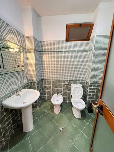 Tirane, jepet me qera apartament Kati 2, 110 m² 400 Euro (Yzberisht)