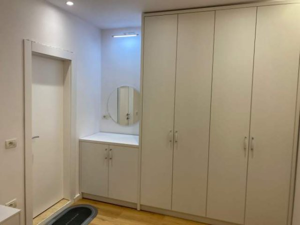 Tirane, jepet me qera apartament 1+1+BLK Kati 3, 65 m² 500 Euro (komuna e parisit)
