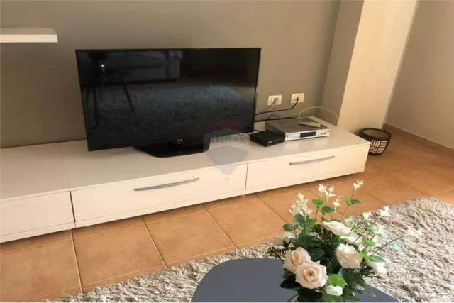 Tirane, jepet me qera apartament 1+1 85 m² 600 Euro