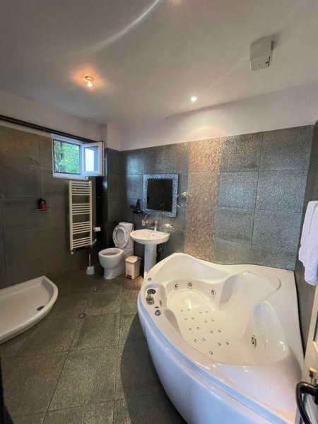 Tirane, shitet hotel Kati 4, 800 m² 900.000 Euro (Vaqarr)