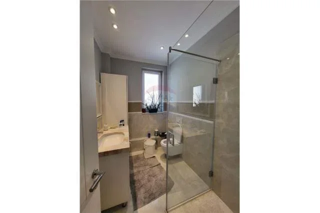 Tirane, jepet me qera apartament duplex 4+1+A+BLK Kati 3, 127 m² 800 Euro