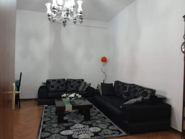 Tirane, jepet me qera apartament 2+1 Kati 1, 115 m² 450 Euro (Unaza e Re)