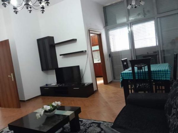 Tirane, jepet me qera apartament 2+1 Kati 1, 115 m² 450 Euro (Unaza e Re)