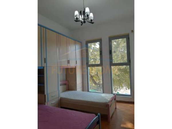 Tirane, jepet me qera apartament Kati 1, 115 m² 450 Euro (Unaza e re)