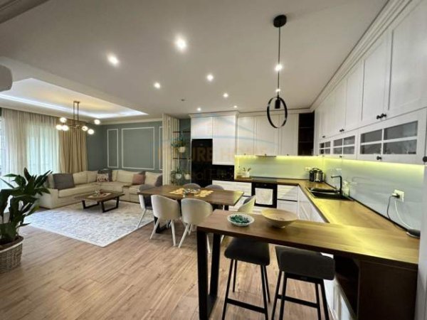 Tirane, shitet apartament Kati 2, 115 m² 170.000 Euro (Kinostudio)