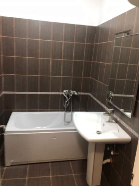 Tirane, jepet me qera apartament 2+1+BLK Kati 4, 95 m² 500 Euro (rruga Kongresi Manastirit)