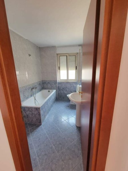 Tirane, jepet me qera apartament 1+1+BLK Kati 5, 75 m² 350 Euro (Don Bosko)