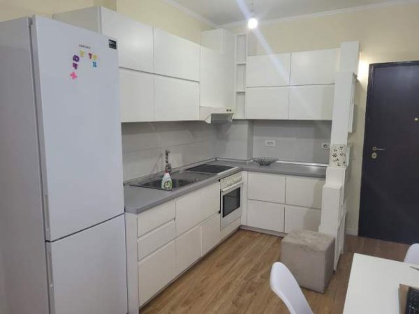 Tirane, jepet me qera apartament 2+1+BLK Kati 3, 64 m² 550 Euro (barrikada)