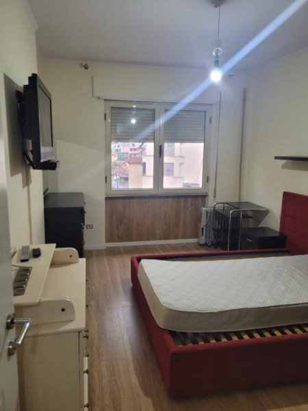 Tirane, jepet me qera apartament 2+1+BLK Kati 3, 64 m² 550 Euro (barrikada)