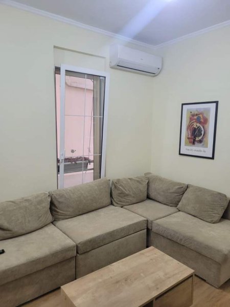 Tirane, jepet me qera apartament 2+1+BLK Kati 3, 64 m² 550 Euro (barrikada)