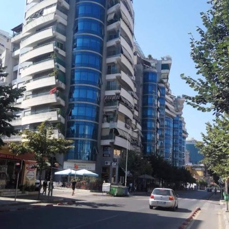 Tirane, jepet me qera ambjent biznesi Kati 2, 292 m² 3.000 Euro (Selvia)