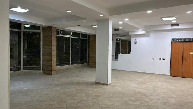 Tirane, jepet me qera ambjent biznesi Kati 2, 200 m² 1.600 Euro (Hoxha Tasim)