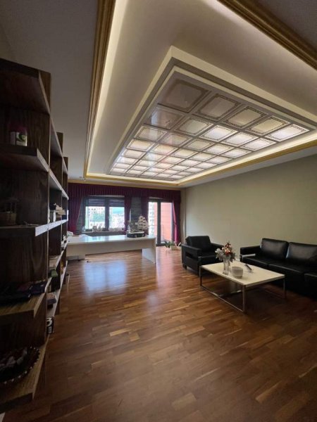 Tirane, jepet me qera ambjent biznesi Kati 5, 144 m² 1.500 Euro (zogu i zi)