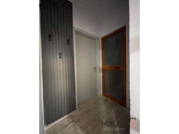 Tirane, jepet me qera zyre Kati 0, 53 m² 500 Euro (Oxhaku)