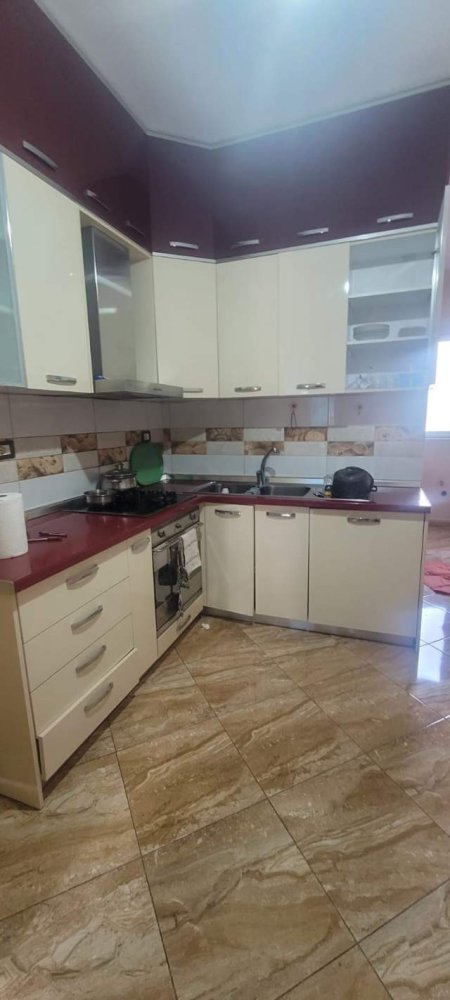 Tirane, jepet me qera apartament 2+1+A+BLK Kati 2, 100 m² 320 Euro (Ish parku i autobuzave)