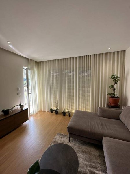 Tirane, jepet me qera apartament 2+1 Kati 2, 85 m² 900 Euro (liqeni i thate)