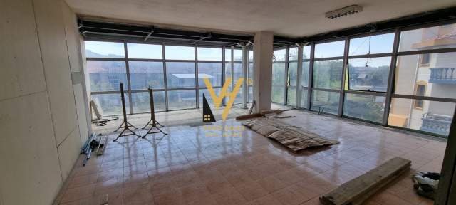 Tirane, jepet me qera ambjent biznesi Kati 1, 250 m² 1.600 Euro (kinostudio)